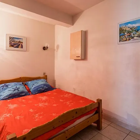 Banyuls-sur-mer: Spacious With Shared Pool