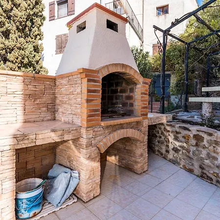 Spacieux A Avec Piscine Partagee