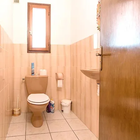 Banyuls-sur-mer: Spacious With Shared Pool Banyuls-sur-Mer