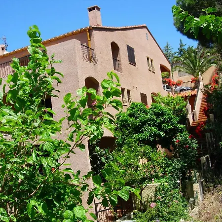 Banyuls-sur-mer: Spacious With Shared Pool Banyuls-sur-Mer